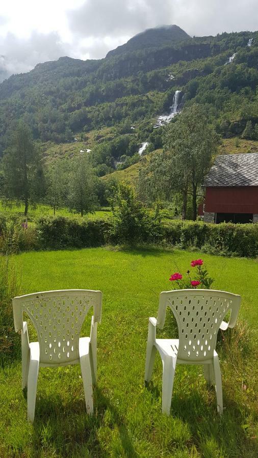 Glacier And Waterfall View Briksdalsbre Екстер'єр фото